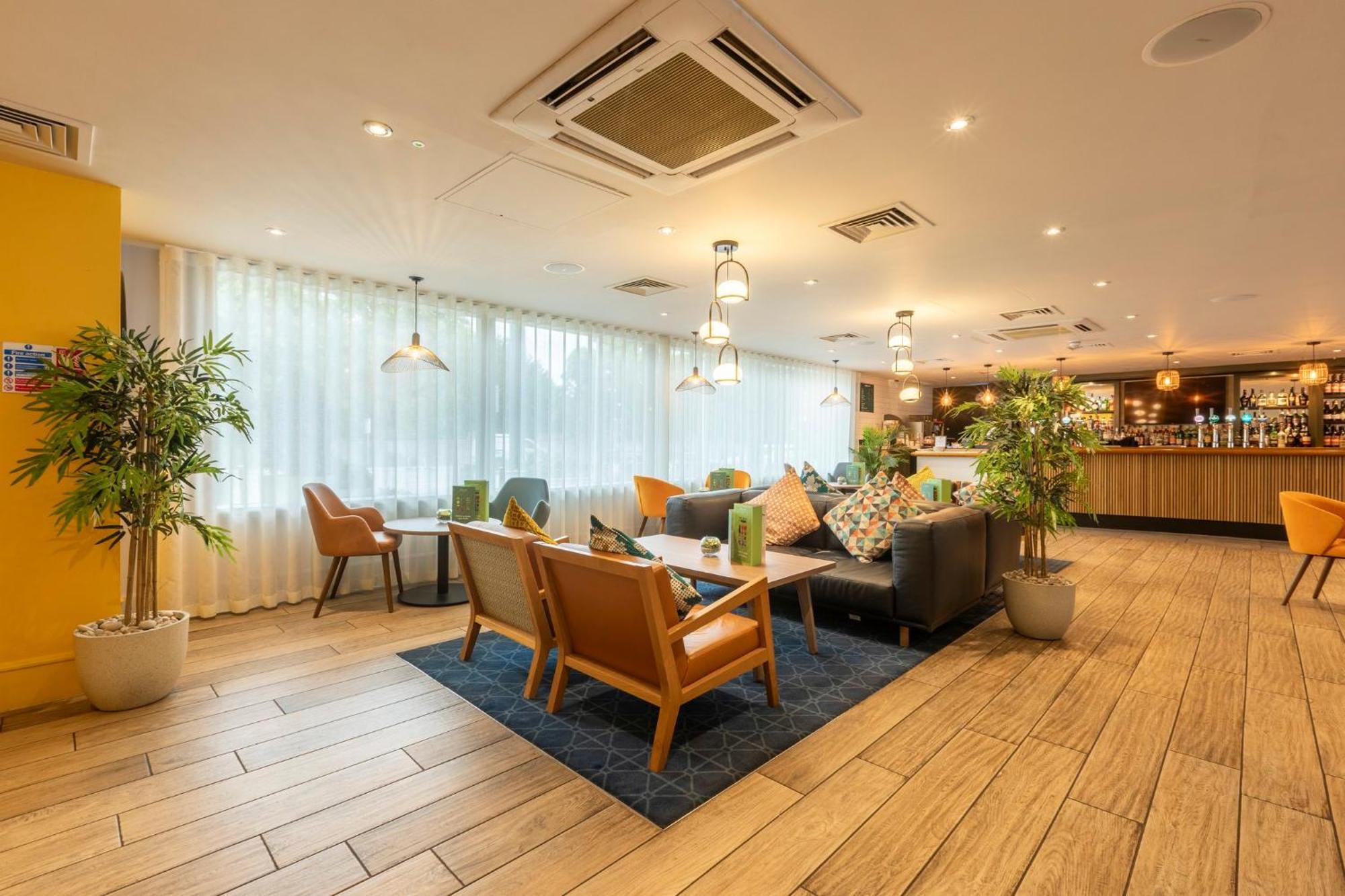 Holiday Inn Cardiff City Centre By Ihg Exterior foto