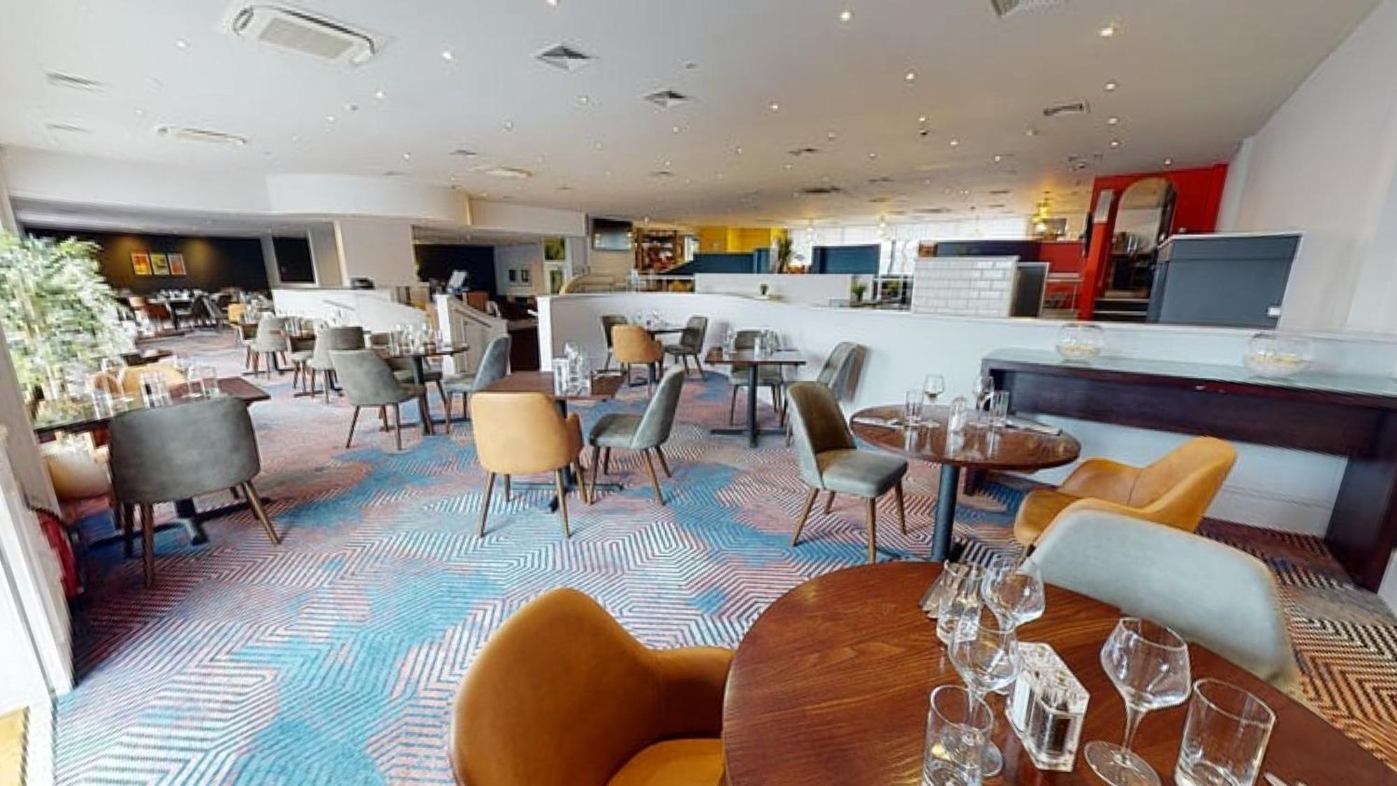 Holiday Inn Cardiff City Centre By Ihg Exterior foto