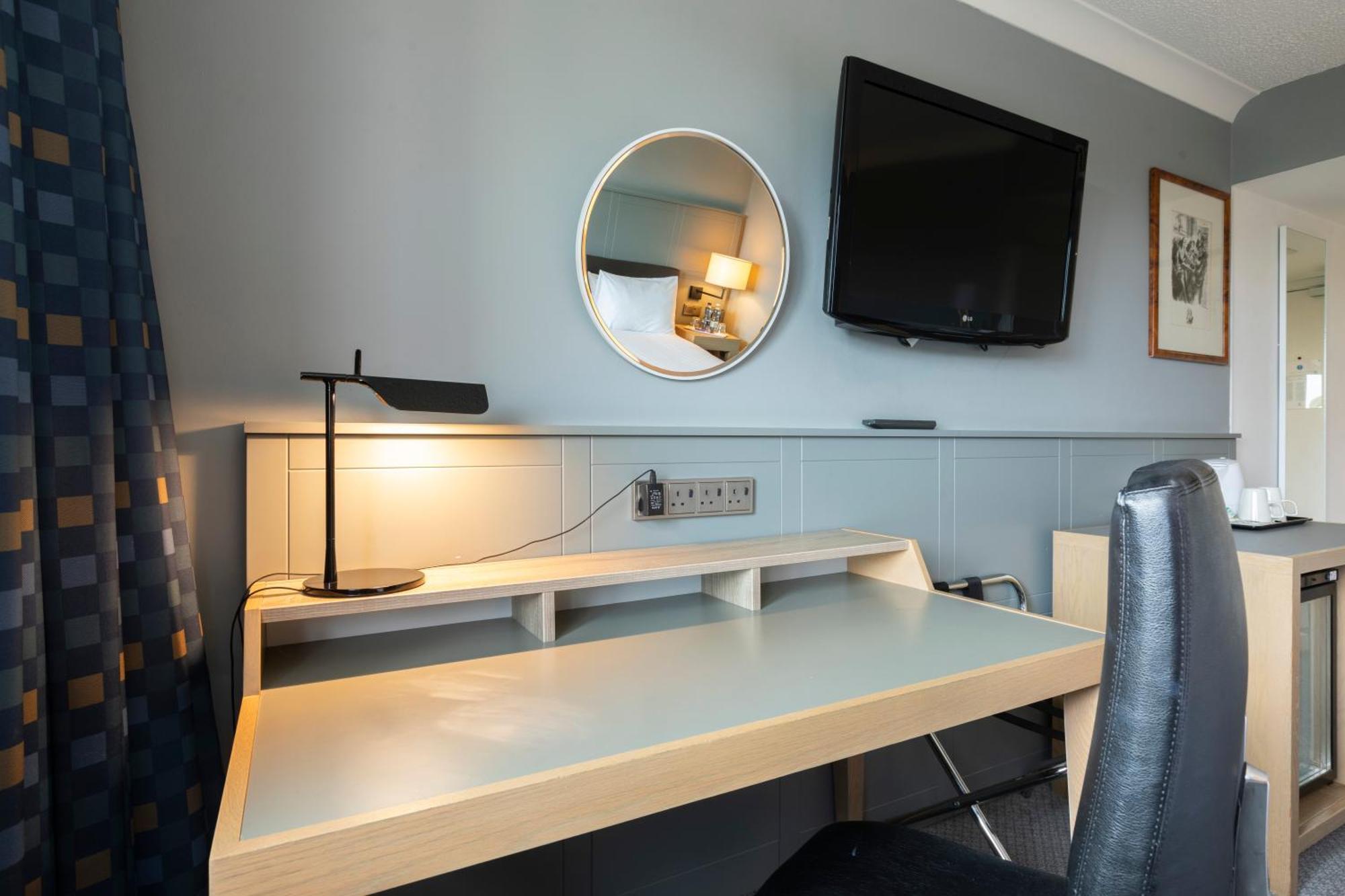 Holiday Inn Cardiff City Centre By Ihg Exterior foto