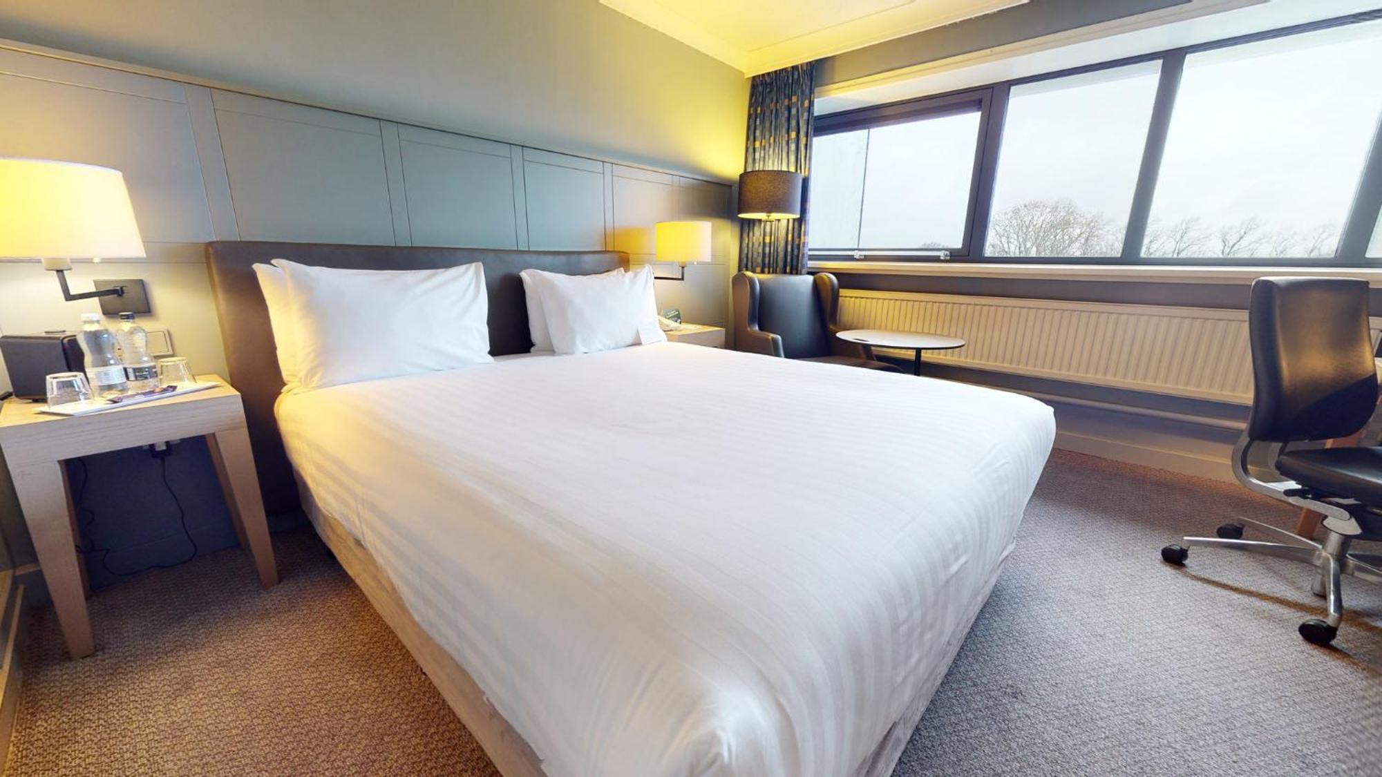 Holiday Inn Cardiff City Centre By Ihg Exterior foto